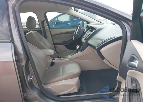 2012 Ford Focus Se z USA, uszkodzony, nr VIN 1FAHP3F23CL262158